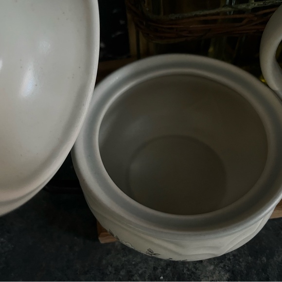 Vintage Pfaltzgraff Cream White Floral Ceramic Creamer and Sugar Set - Picture 3 of 5